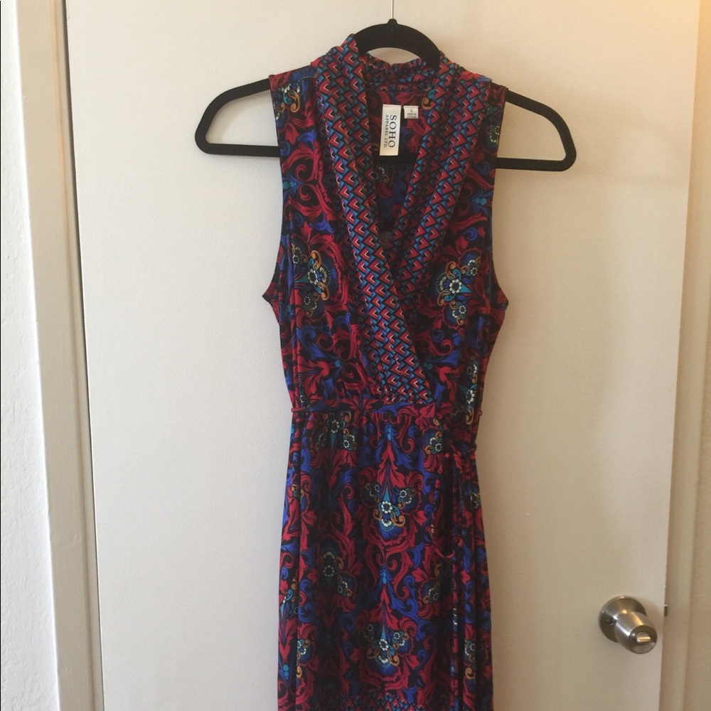 Mixed print, super cute sleeveless dress!